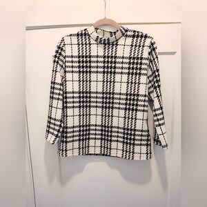 Patterned black white top